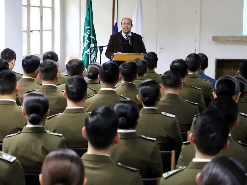 UGM realiza taller sobre ética, historia y tradición junto a Carabineros de Chile